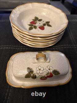 6 Vintage Mikasa Strawberry Festival EB 801 serving bowls and butter dish bundle