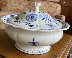 Antique Meissen Blue Onion lidded porcelain 9 In. Round serving bowl