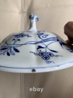 Antique Meissen Blue Onion lidded porcelain 9 In. Round serving bowl