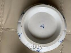 Antique Meissen Blue Onion lidded porcelain 9 In. Round serving bowl