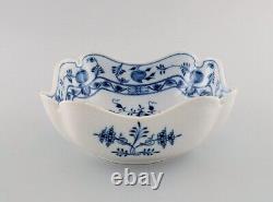 Antique Stadt Meissen Blue Onion bowl in hand-painted porcelain. Early 20th C