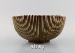 Arne Bang (1901-1983), Denmark. Bowl in glazed ceramics with grooved body