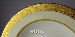 Eight Minton H1992 Antique Porcelain Rim Soup Bowls Gold Encrusted Bands