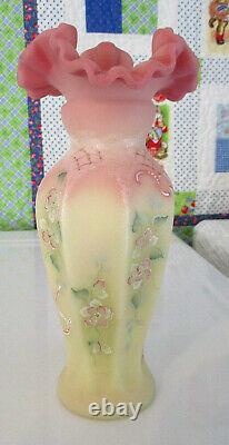 Fenton Art Glass Burmese Ooak / Sample Vase 1996 K. Plauche End Of Day Vase