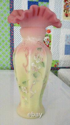 Fenton Art Glass Burmese Ooak / Sample Vase 1996 K. Plauche End Of Day Vase