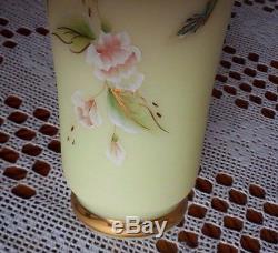 Fenton Art Glass Connoisseur Collection Burmese Vase Hummingbird 2002 Le