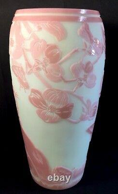 Fenton Kelsey Murphy Cameo Lotus Mist Spring Cat Vase LIMITED