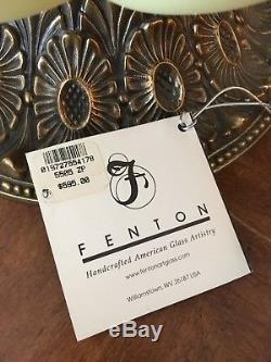 Fenton Lamp 2002 Song Sparrow On Burmese Handblown GWTW 5505ZP limited