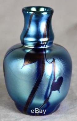 Gorgeous Iridescent Leaf/Heart & Vine Tiffany Style Unsigned Vase
