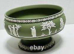 Large Wedgwood Jasperware Sage Neoclassical Centerpiece Pedestal Bowl 8 Dia