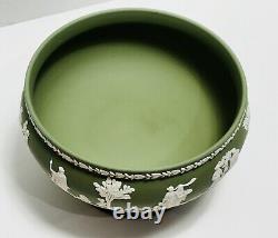 Large Wedgwood Jasperware Sage Neoclassical Centerpiece Pedestal Bowl 8 Dia