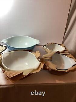 Pyrex Compatible 440-2 Snowflake Blue 4-Piece Bowl set New Old Stock From
