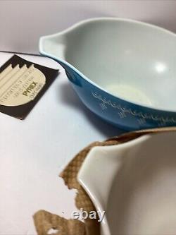 Pyrex Compatible 440-2 Snowflake Blue 4-Piece Bowl set New Old Stock From