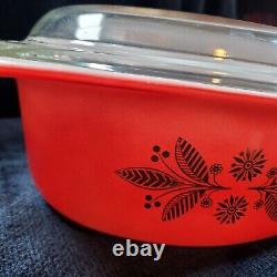 Pyrex Golden Poinsettias 1961 Casserole Dish & Lid #045 Christmas 2 1/2 Quarts