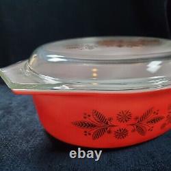 Pyrex Golden Poinsettias 1961 Casserole Dish & Lid #045 Christmas 2 1/2 Quarts
