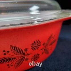 Pyrex Golden Poinsettias 1961 Casserole Dish & Lid #045 Christmas 2 1/2 Quarts