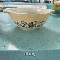 Pyrex Homestead Nesting Bowls Set Of Four Speckled Tan Blue Floral Made In USA