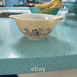 Pyrex Homestead Nesting Bowls Set Of Four Speckled Tan Blue Floral Made In USA