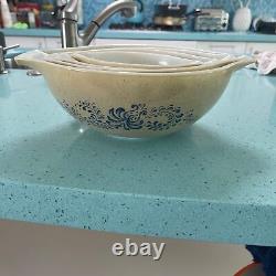 Pyrex Homestead Nesting Bowls Set Of Four Speckled Tan Blue Floral Made In USA