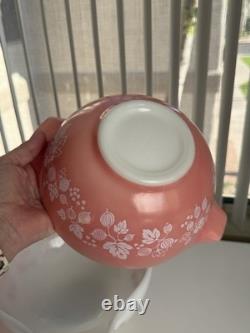 Pyrex Pink And White Gooseberry Cinderella Bowl Set 441-444. Beautiful