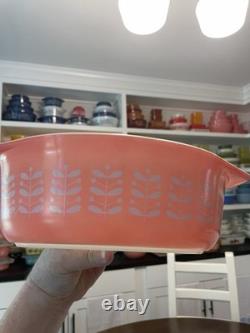 Pyrex Pink Stems 043 With lid
