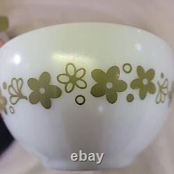 Pyrex Spring Blossom Green White Daisy Cinderella Mixing Bowls Set Of 3