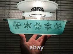 RARE Pyrex 575 Space Saver With Large Snowflakes Turquoise & White
