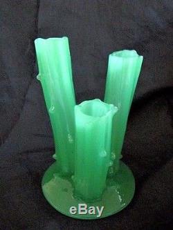 Rare Steuben Glass 3 Prong Stump Vase In Scarce Glowing Green Jadeite Color