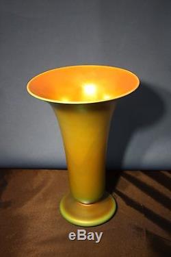 Rare Art Nouveau 9.5 in QUEZAL gold Iridescent Art Glass Trumpet Shaped Vase