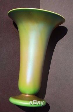 Rare Art Nouveau 9.5 in QUEZAL gold Iridescent Art Glass Trumpet Shaped Vase