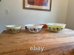 Rare Vintage Pyrex 1957 Black Gooseberry Cinderella Bowl set, GREAT condition
