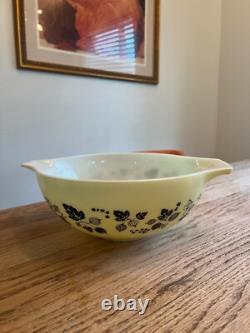 Rare Vintage Pyrex 1957 Black Gooseberry Cinderella Bowl set, GREAT condition