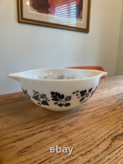 Rare Vintage Pyrex 1957 Black Gooseberry Cinderella Bowl set, GREAT condition