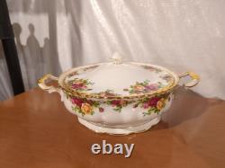 Royal Albert Old Country Roses 8 3/4 Covered Vegetable Bowl Mint Condition