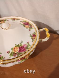 Royal Albert Old Country Roses 8 3/4 Covered Vegetable Bowl Mint Condition