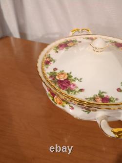Royal Albert Old Country Roses 8 3/4 Covered Vegetable Bowl Mint Condition
