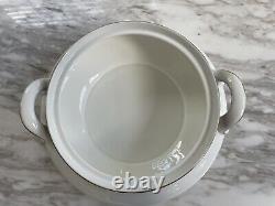 Royal Doulton STANWYCK (H5251) 7 Round Covered tureen Fine Bone China