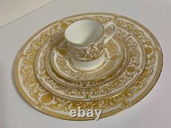 Royal Worcester Hyde Park Gold Gilt 5 Piece Plate Setting Mint