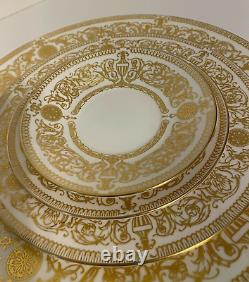 Royal Worcester Hyde Park Gold Gilt 5 Piece Plate Setting Mint