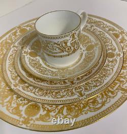 Royal Worcester Hyde Park Gold Gilt 5 Piece Plate Setting Mint