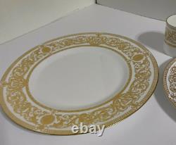 Royal Worcester Hyde Park Gold Gilt 5 Piece Plate Setting Mint