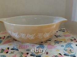 Set of 4-Pyrex Sandalwood Cinderella Bowls- Excellent Condition- Mixing/ Nesting