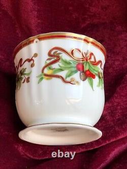 Tiffany & Co. Tiffany Holiday Cachepot 5 Inch Height Garland Ribbon Floral Japan
