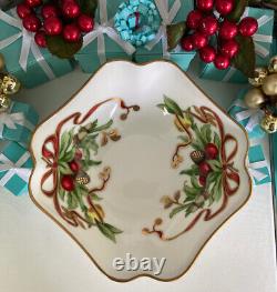 Tiffany&Co Tiffany Holiday Garland Bowl Nut Dish Gold Trim Berries 5 1/8Square