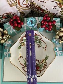 Tiffany&Co Tiffany Holiday Garland Bowl Nut Dish Gold Trim Berries 5 1/8Square