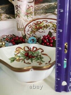 Tiffany&Co Tiffany Holiday Garland Bowl Nut Dish Gold Trim Berries 5 1/8Square