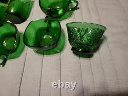VINTAGE Anchor Hocking Forest Green 39 Pcs Beautiful And Great Condition
