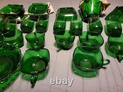VINTAGE Anchor Hocking Forest Green 39 Pcs Beautiful And Great Condition