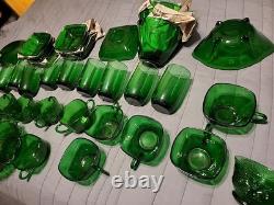 VINTAGE Anchor Hocking Forest Green 39 Pcs Beautiful And Great Condition