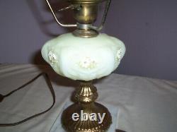Vintage Fenton 19 student lamp Daisy`s on custard #9308 1976 1981